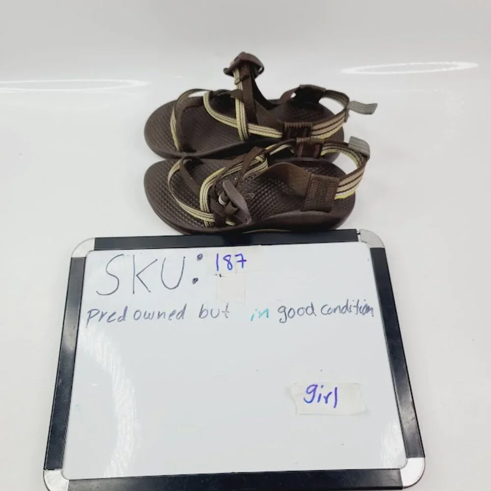 Chaco girl brown